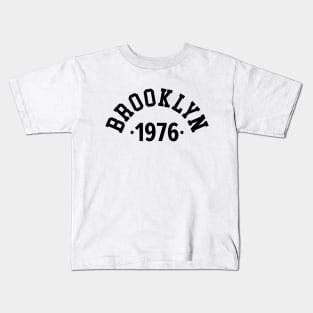 Brooklyn Chronicles: Celebrating Your Birth Year 1976 Kids T-Shirt